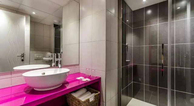 Четырёхместный номер Standard Hôtel Saint Louis de France