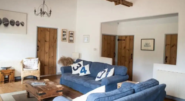 Superb detached Grade II listed barn conversion with hot tub & FREE membership to nearby Leisure Club, Забронировать Отель Отели Англии 3 звезды, 3*