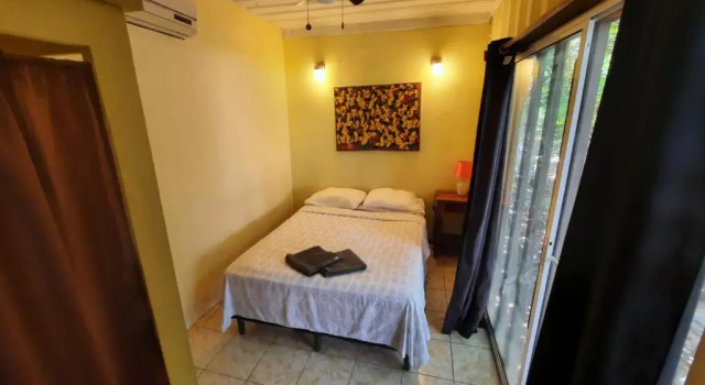 Roatan Backpackers' Hostel, Book Hostel / Vandrerhjem Hostels i Roatan, Hostel / Vandrerhjem