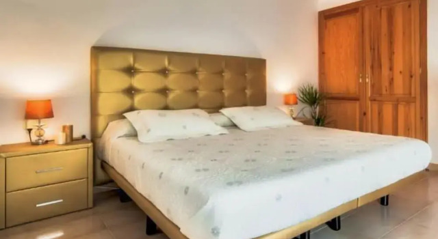 Вилла с балконом White Rock Villa With Breathtaking Views and Pool