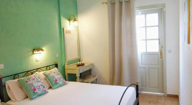 Трёхместная студия Standard Orion Apartments