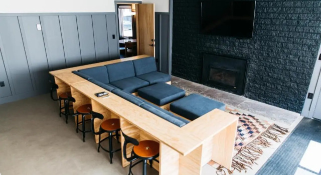 Люкс с 3 комнатами The Coachman Hotel