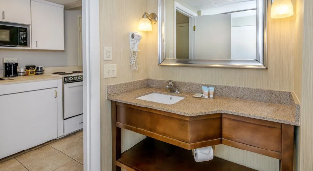 Четырёхместный номер Standard The Bay Resort