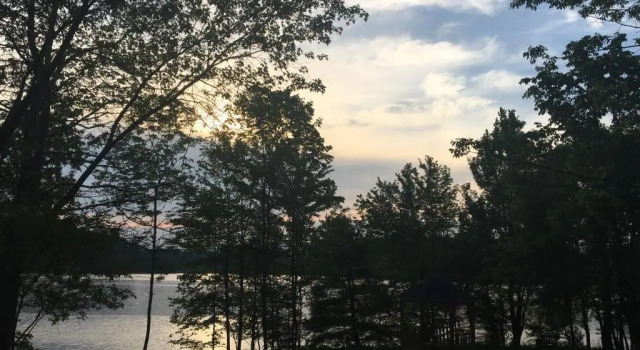 Коттедж Sturgeon Pool Lake House