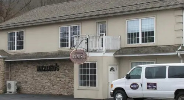 Macaluso's At The Lantern Lodge, Book Hotel Jim Thorpe Carbon County
