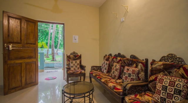 OYO 16456 Home Decent 1BHK Vagator, Prenota Hotel Anjuna 