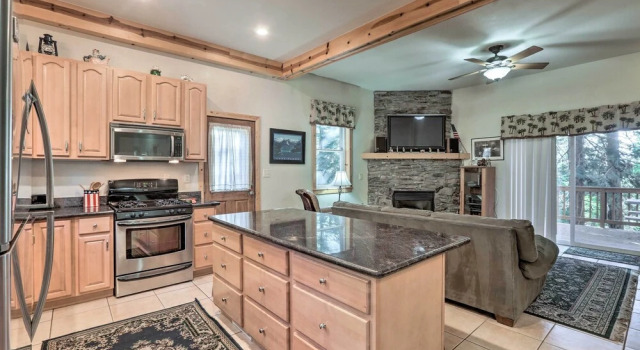 Коттедж Carnelian Bay Home w/ Hot Tub Near Tahoe Skiing