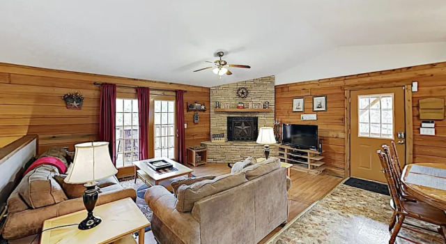 New Listing! Mountain Hideaway W/ Hot Tub 3 Bedroom Cabin