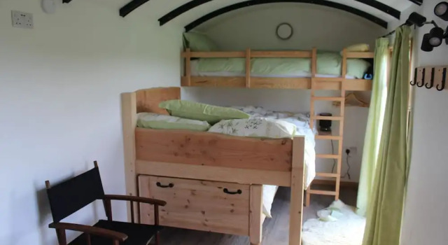 Greenacres Self Catering Railway Wagon-Glamping, Boek Camping Campings & glamping in Merseyside, Camping