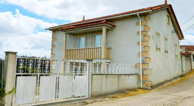 Casa Aurora, Varaa Hotelli Penacova 