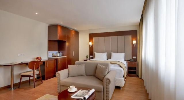 Трёхместный номер Luxury UNO Smart Köln Hürth