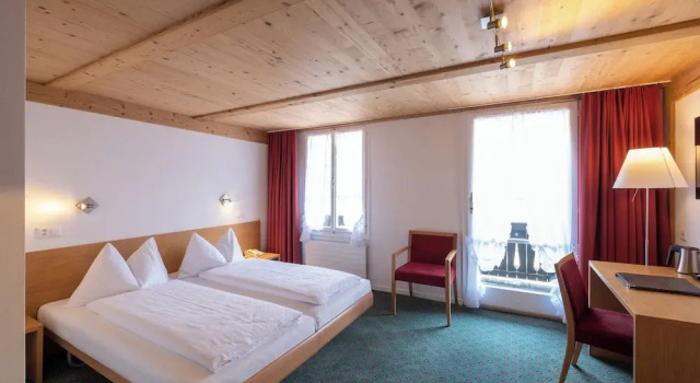 Двухместный номер с балконом Hotel Chalet Swiss