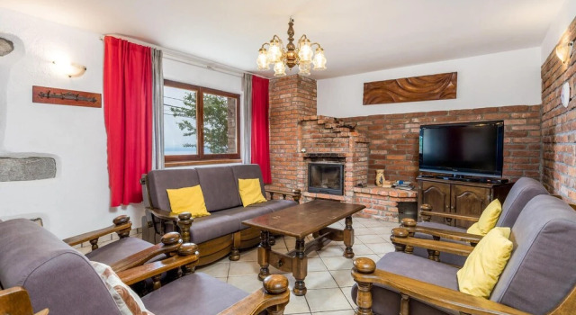 Beautiful Home in Icici With Wifi, 5 Bedrooms and Outdoor Swimming Pool