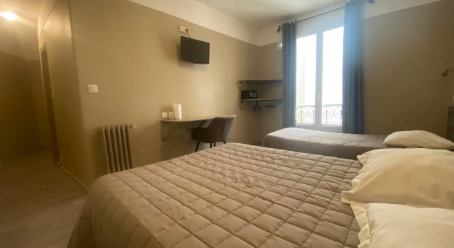 Трёхместный номер Standard Angleterre Hotel