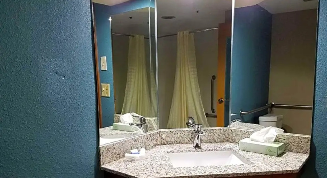 Номер Standard Days Inn by Wyndham Englewood Dayton Airport