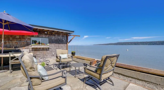 Waterfront Gem w/ 2 Patios on Camano Island, Boek Vakantiehuis Camano 