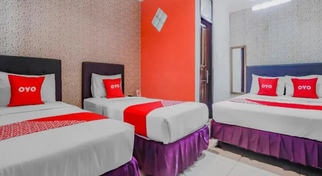 Suite OYO 90064 Hotel Salon Fora & Cafe