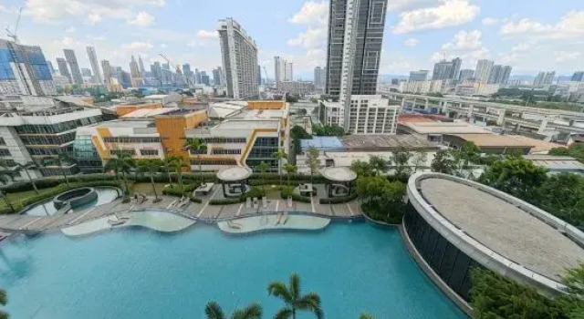 TRION The 108 Family Suite Pool & City view