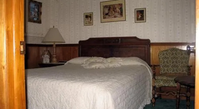 Lakeshore Bed & Breakfast