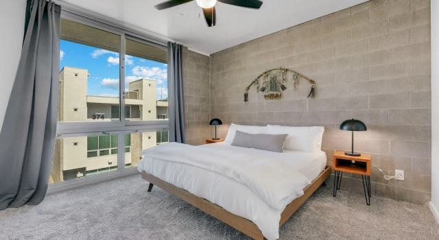 Tempe Lofts, Забронировать Апартаменты/квартира Пруд в Темпе Phoenix Metropolitan Area, рядом с Антропологический музей государственного университета Аризоны