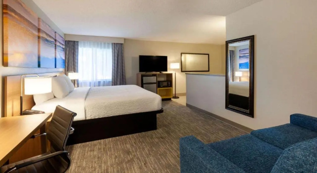 Suite Days Inn by Wyndham Racine/Sturtevant