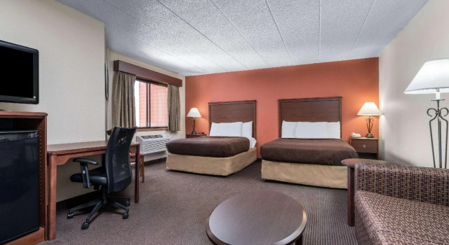 Четырёхместный люкс с 2 комнатами AmericInn by Wyndham Tofte Near Lake Superior