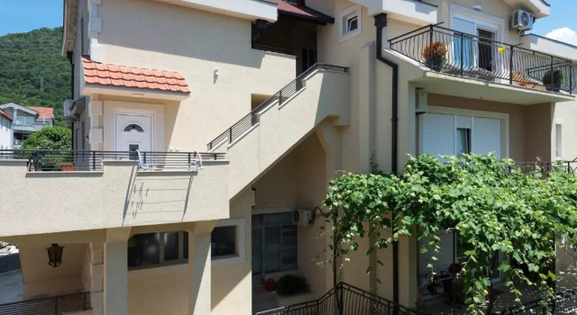 Апартаменты с видом на сад 42° North Apartments