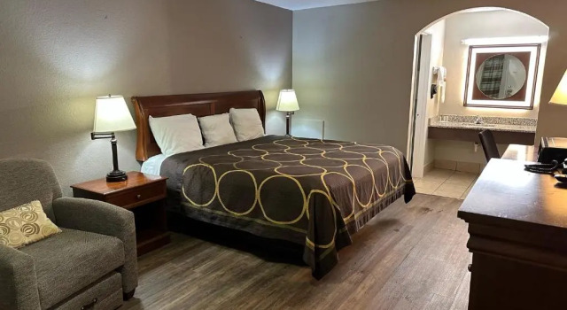 Номер Standard Super 8 by Wyndham Raleigh North East