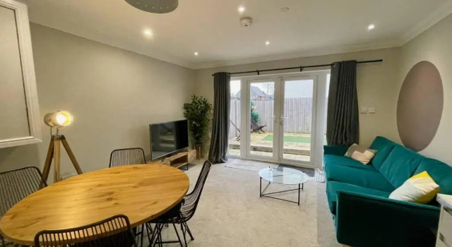 Stylish Modern Two Bedroom Apartment with Garden, Забронировать Апартаменты/квартира Кардифф Гламорган, рядом с Insole Court