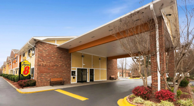 Люкс с видом на город Super 8 by Wyndham Charlotte University