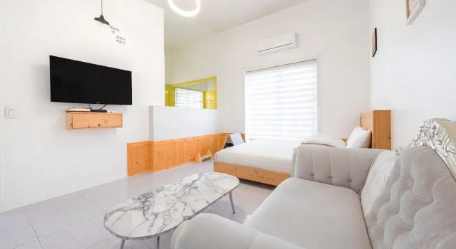 Номер Standard c 1 комнатой с балконом Gyeongju Jullietapoolvilla&kidspension