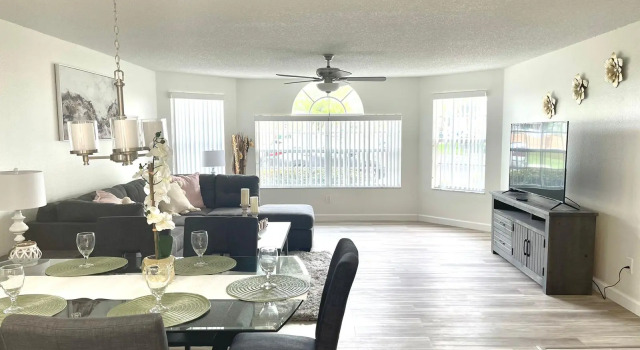 Grand Family 3BD Condo Apartment Near Disney Parks 5