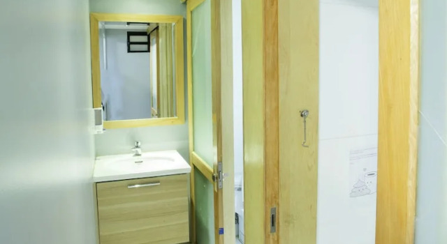 Кровать в общем номере RedDoorz Hostel @ Signature Inn