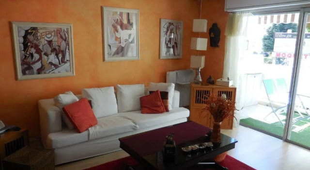 Azur 3000, Rezervovat Hotel Saint-Laurent-du-Var Alpes-Maritimes
