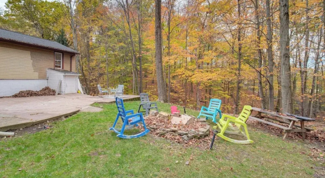 Коттедж Easy Cleveland Access! Quiet Suburb Stay w/ Yard