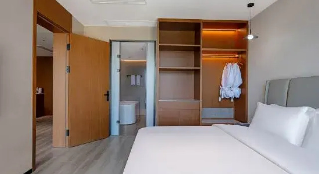 Люкс Deluxe Country Inn & Suites by Radisson Hotel (Chongqing Wushan County Municipal Plaza)