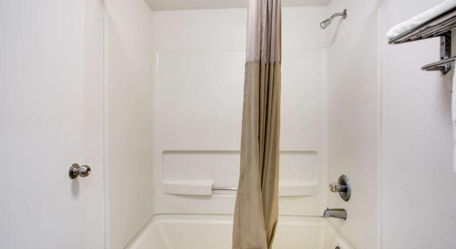 Четырёхместный номер Standard Motel 6-White House, TN