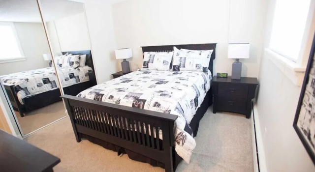 Corporate Suites of Calgary - Sunnyside, Забронировать Отель Отели Калгари 3 звезды, рядом с 7th Street C Train, 3*