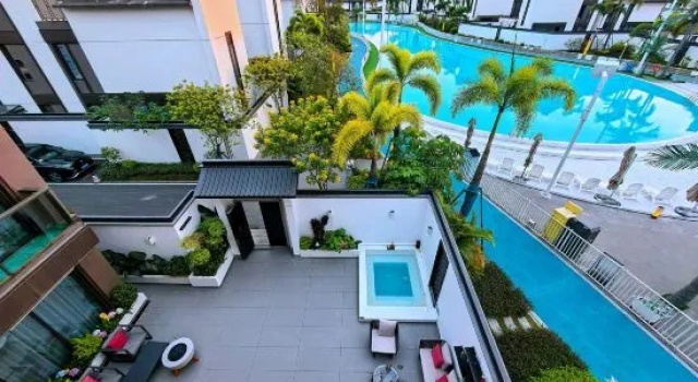 Кровать в общем номере Baichen Wenquan Courtyard House