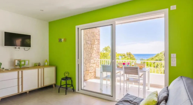 Nice AC studio with large terrace feet in the water in Cavalaire - Welkeys, Забронировать Апартаменты/квартира Кавалер-сюр-Мер Сен-Тропе залива, рядом с Plage de Bonporteau