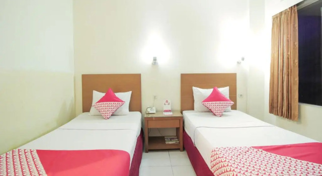 Standard Twin room Capital O Galaxy Inn