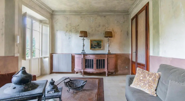 Villa Liberty 1927 with heated pool in the park