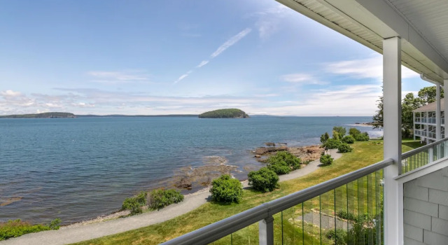 Четырёхместный номер Standard с балконом и с видом на океан Bar Harbor Inn and Spa