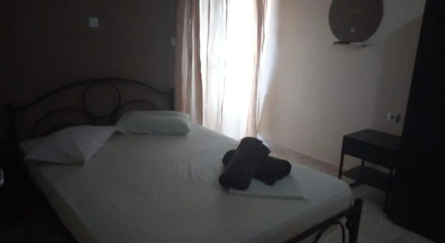 House Filippos, Забронировать Отель Отели Сарти с парковкой, рядом с Пляж Острия, Парковка