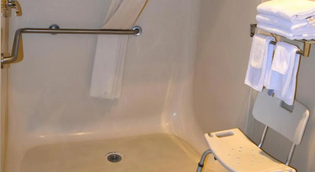 Люкс Quality Inn & Suites Brooks Louisville South