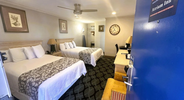 Четырёхместный номер Standard Atrium Inn