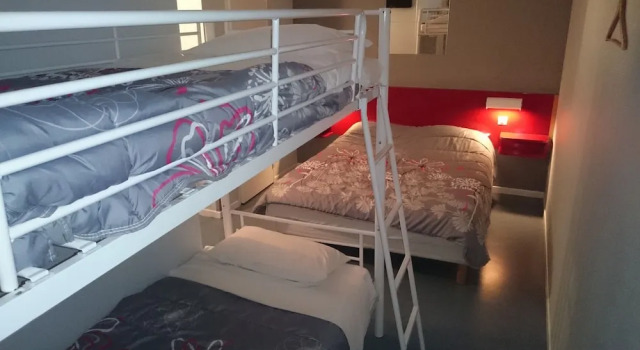Четырёхместный номер Standard Hotel du Triangle