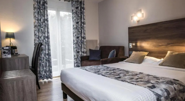 Номер Superior Logis Hotel Le Petit Casset