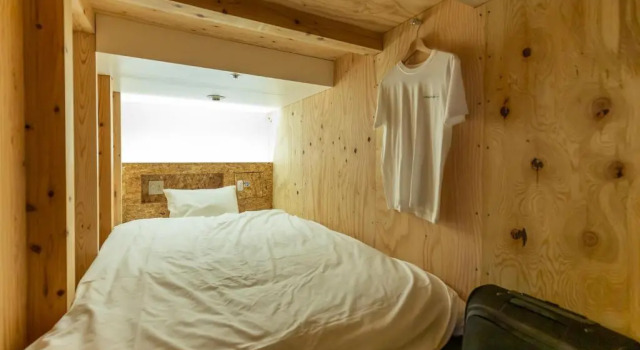 Кровать в общем номере Hayama Umino Hotel