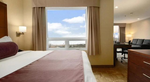 Номер Standard Days Inn by Wyndham Regina Airport West